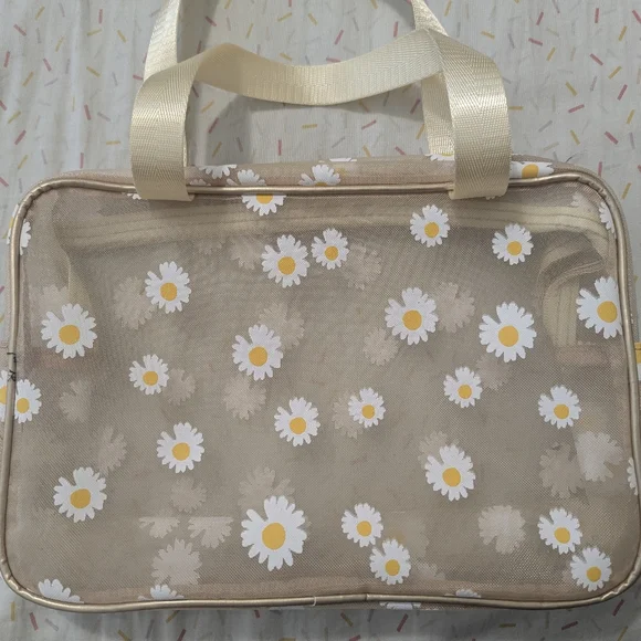 Mesh Daisy Cosmetic Bag with Cream Trim - Picture 1 of 1